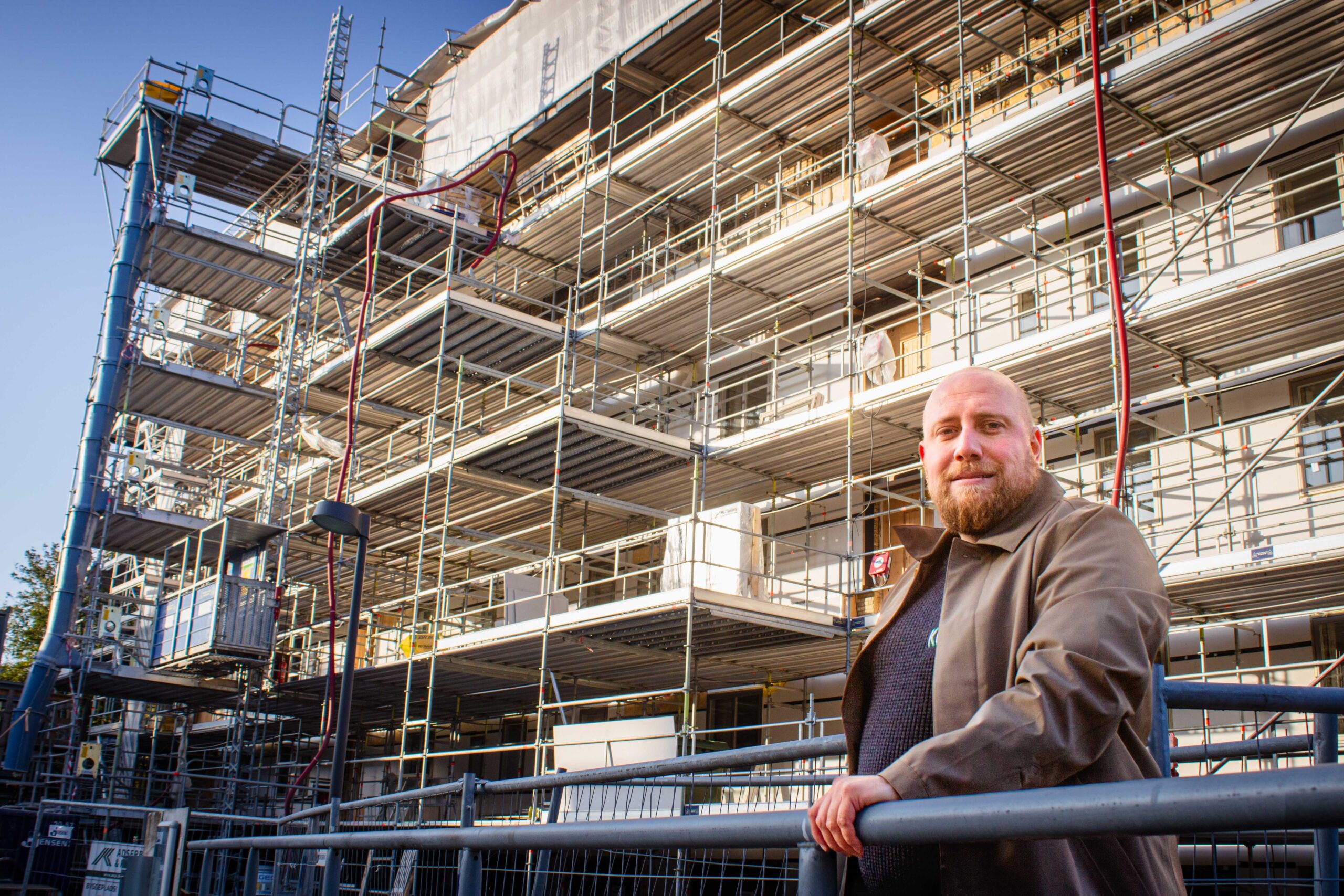 Direktør Frederik Jessen på stillads ved Ringparken i Roskilde